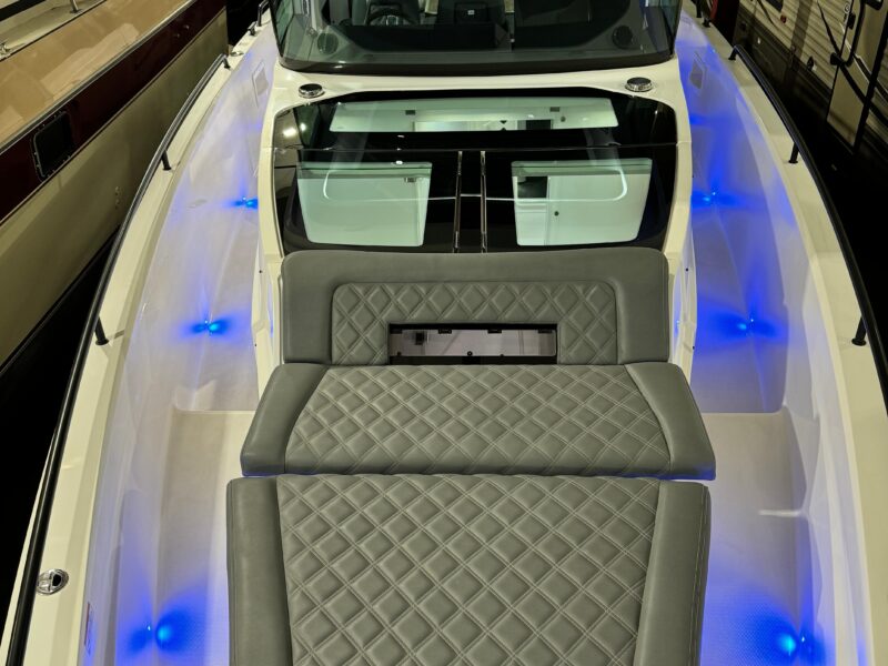 2020 Axopar 37 XC Cross Cabin