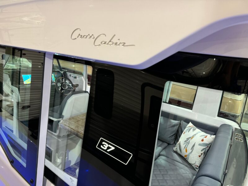2020 Axopar 37 XC Cross Cabin