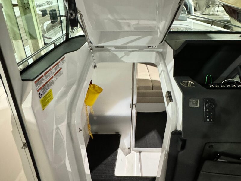 2020 Axopar 37 XC Cross Cabin