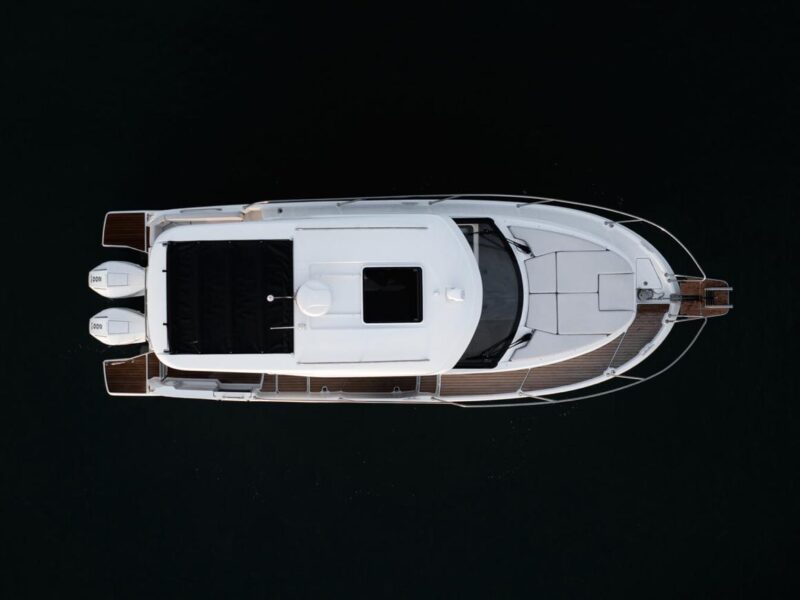 2026 Beneteau Antares 9