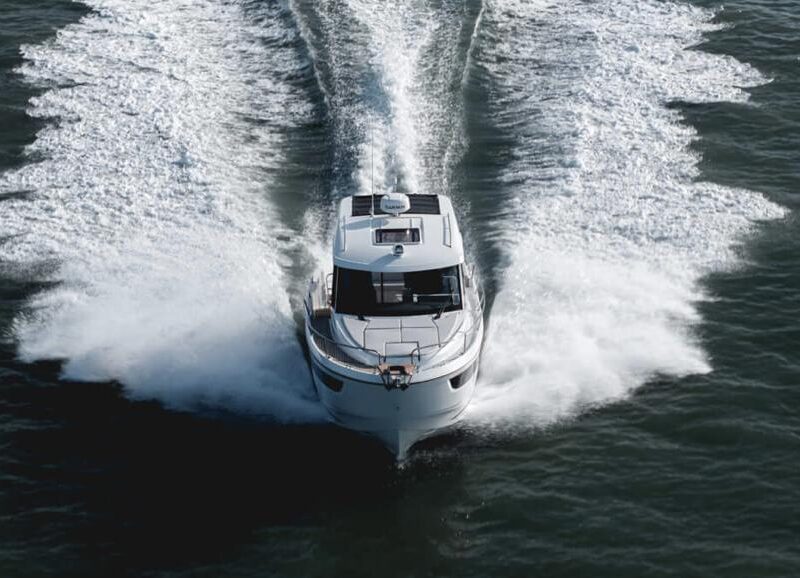 2026 Beneteau Antares 9