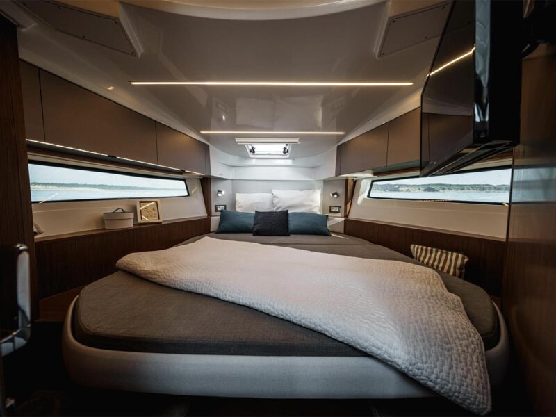 2026 Beneteau Antares 9