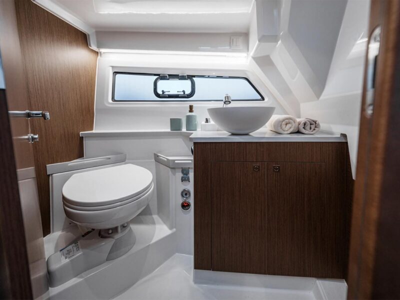 2026 Beneteau Antares 9