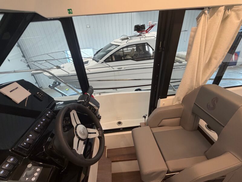 2026 Beneteau Antares 9