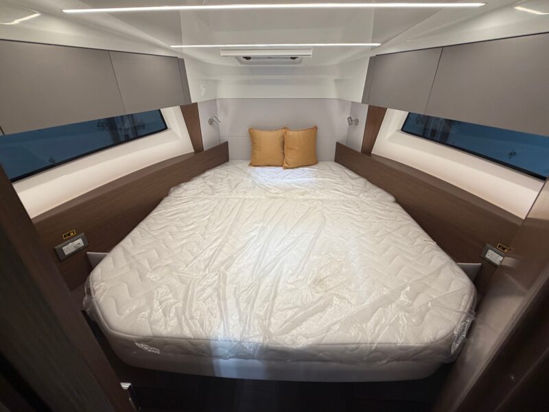 2026 Beneteau Antares 9