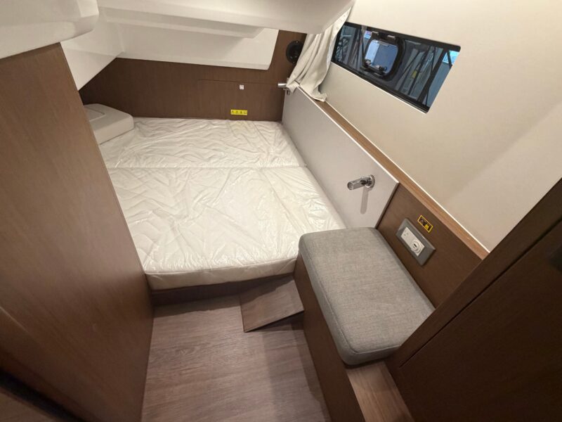 2026 Beneteau Antares 9