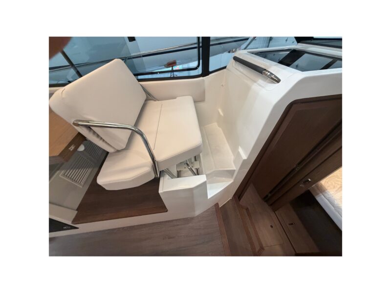 2026 Beneteau Antares 9
