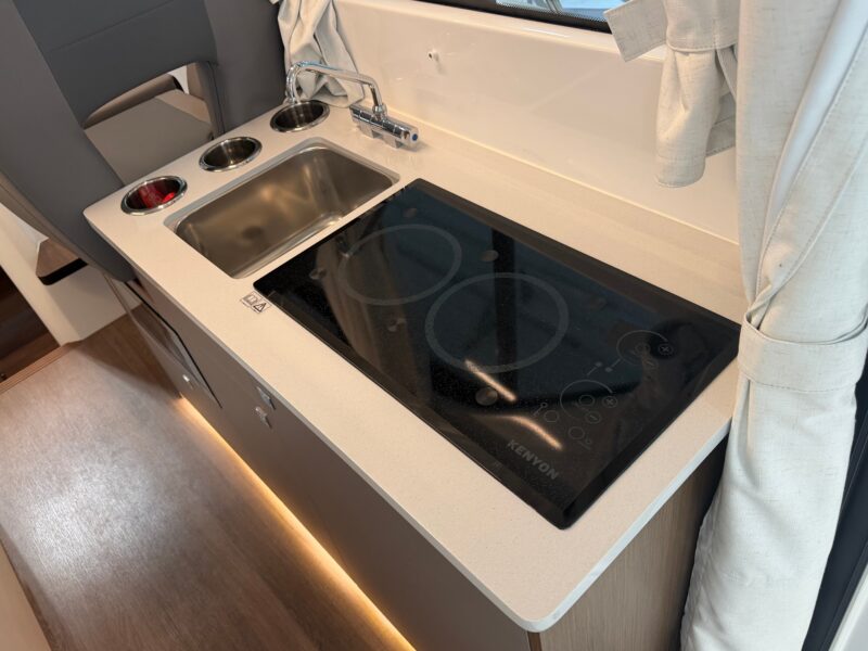 2026 Beneteau Antares 9