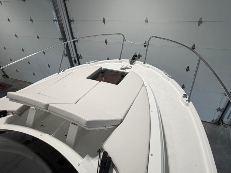 2026 Beneteau Antares 9