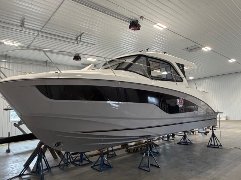 2026 Beneteau Antares 9