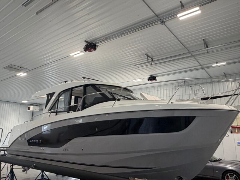 2026 Beneteau Antares 9