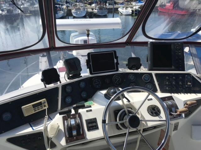1989 Sea Ray 300 Sedan Bridge