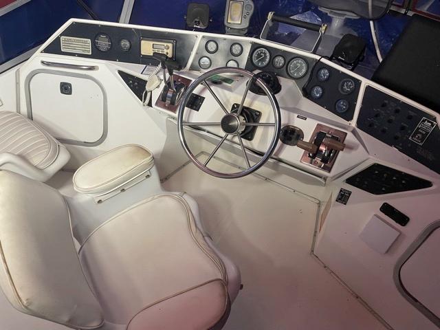 1989 Sea Ray 300 Sedan Bridge