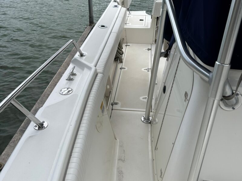2000 Boston Whaler 23 Outrage