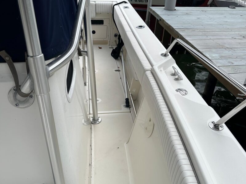 2000 Boston Whaler 23 Outrage