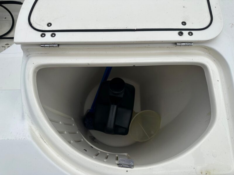 2000 Boston Whaler 23 Outrage