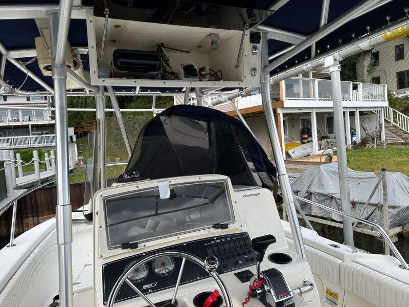 2000 Boston Whaler 23 Outrage