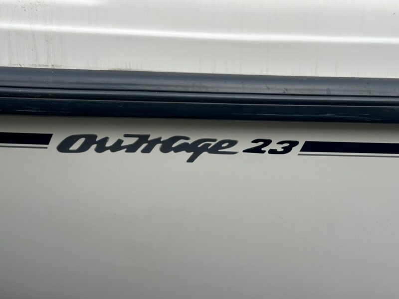 2000 Boston Whaler 23 Outrage