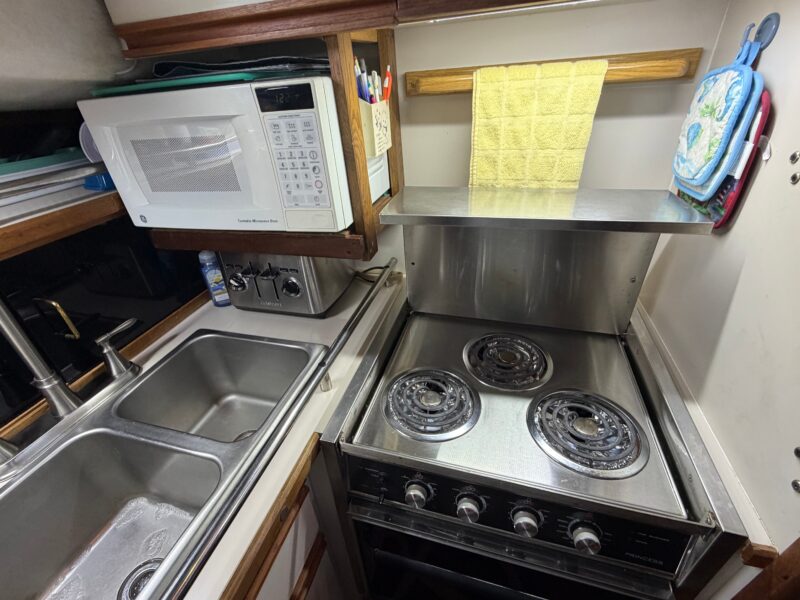 1989 Carver 3607 Aft Cabin Motor Yacht