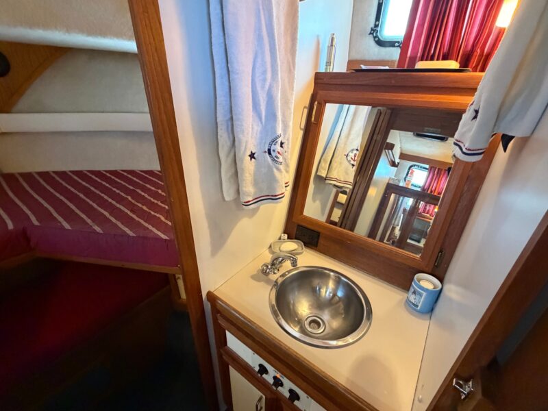 1989 Carver 3607 Aft Cabin Motor Yacht