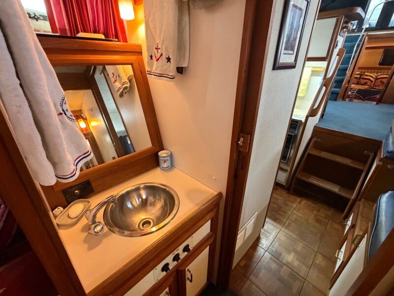 1989 Carver 3607 Aft Cabin Motor Yacht