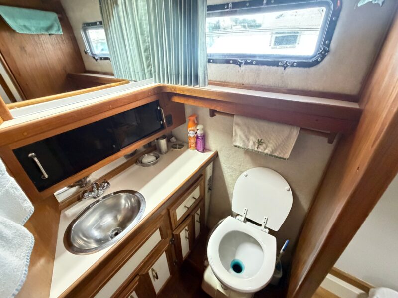 1989 Carver 3607 Aft Cabin Motor Yacht