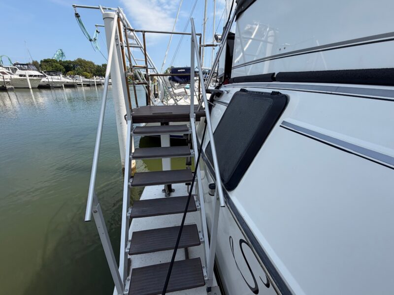 1989 Carver 3607 Aft Cabin Motor Yacht