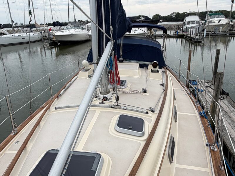 1990 Island Packet 32