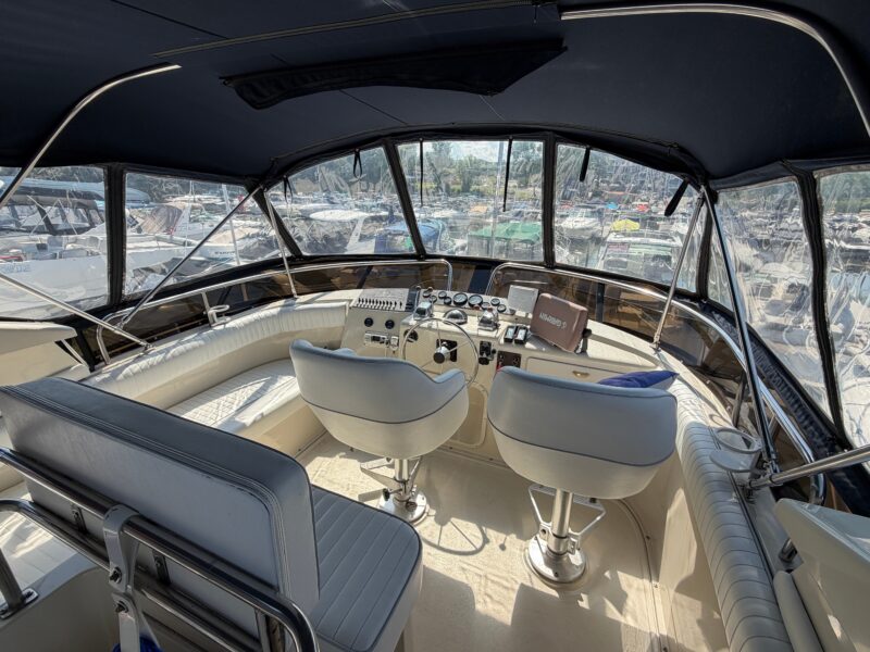 1990 Silverton 41 Aft Cabin