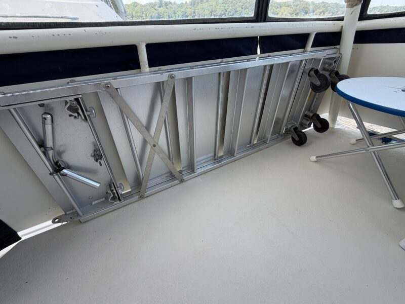 1990 Silverton 41 Aft Cabin