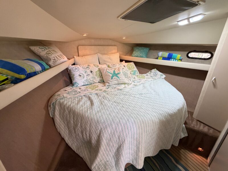 1990 Silverton 41 Aft Cabin