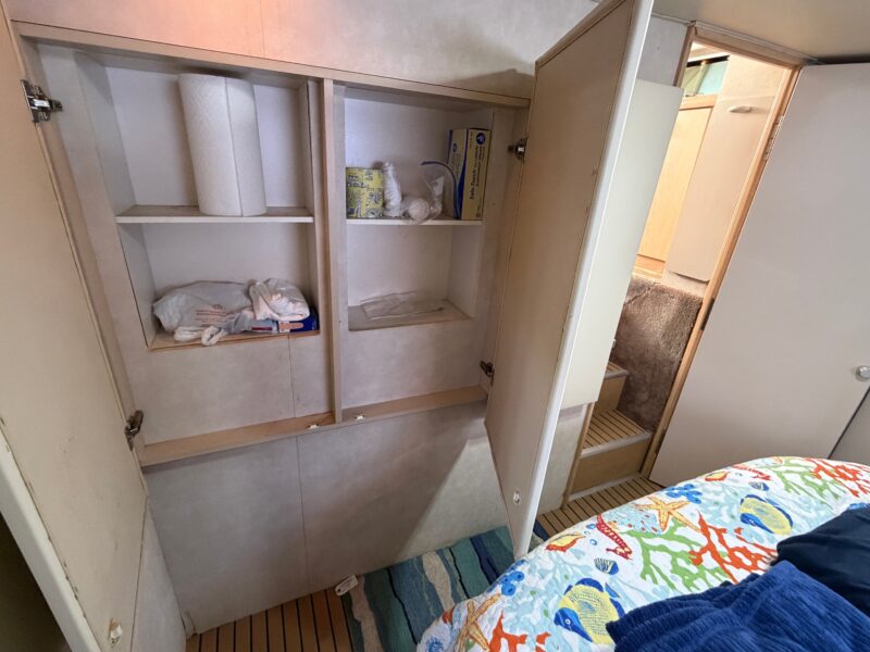 1990 Silverton 41 Aft Cabin