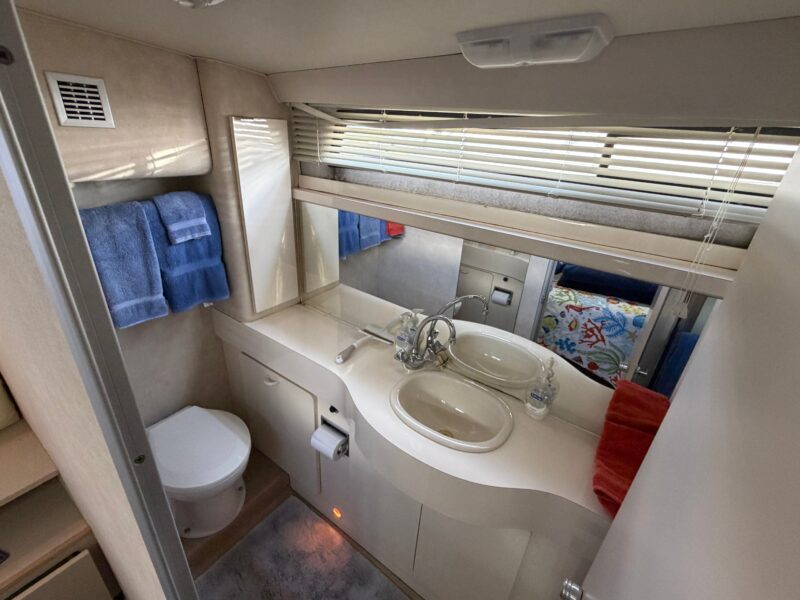 1990 Silverton 41 Aft Cabin