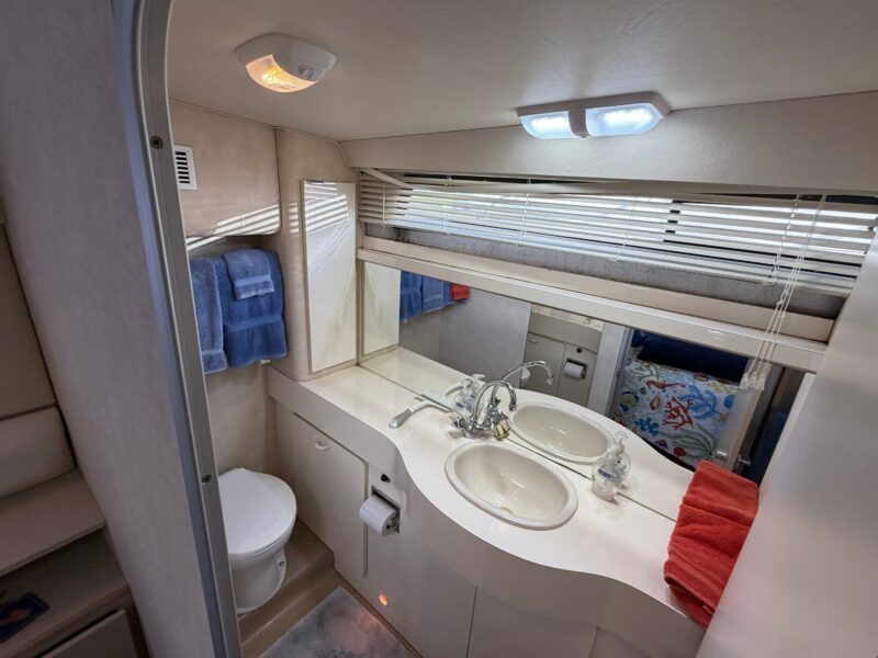 1990 Silverton 41 Aft Cabin