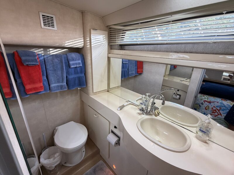 1990 Silverton 41 Aft Cabin