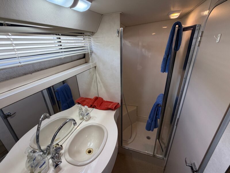 1990 Silverton 41 Aft Cabin