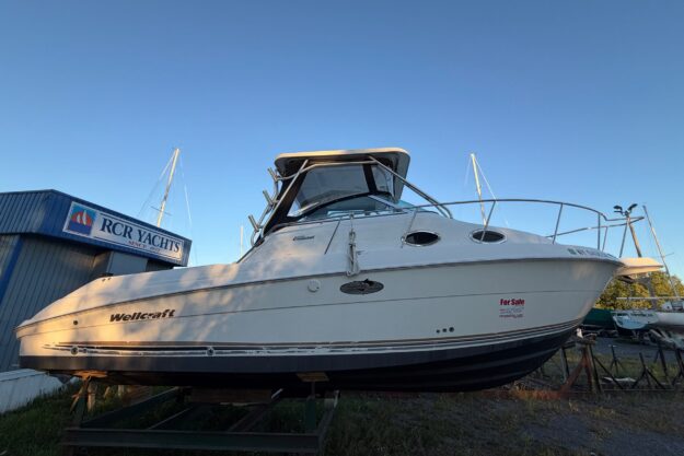 2001 Wellcraft 270 Coastal I/O boat for sale at RCR Yachts dealership.