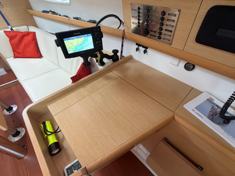 2011 Beneteau First 30