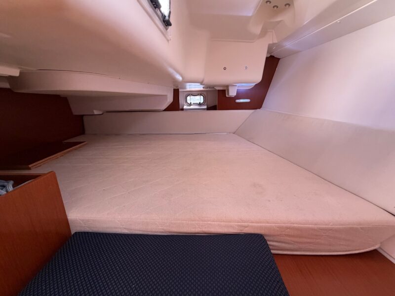 2012 Beneteau Oceanis 37