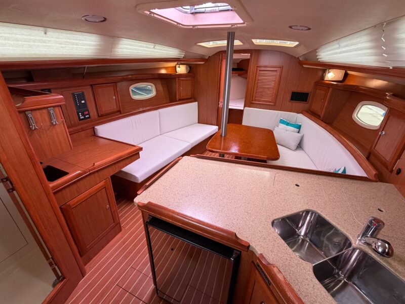 2009 Hunter 36