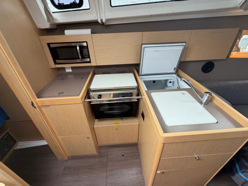 2018 Beneteau Oceanis 38.1