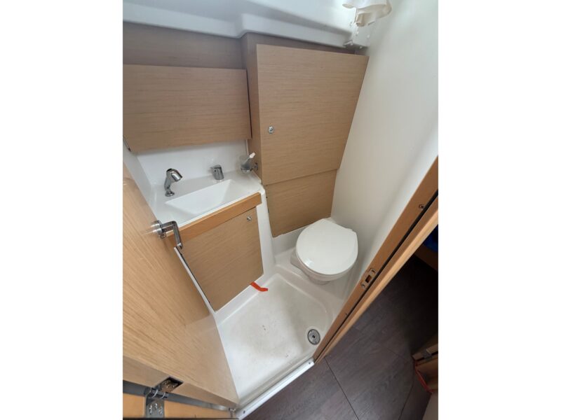 2018 Beneteau Oceanis 38.1