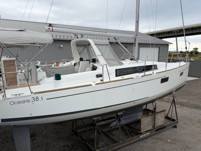 2018 Beneteau Oceanis 38.1