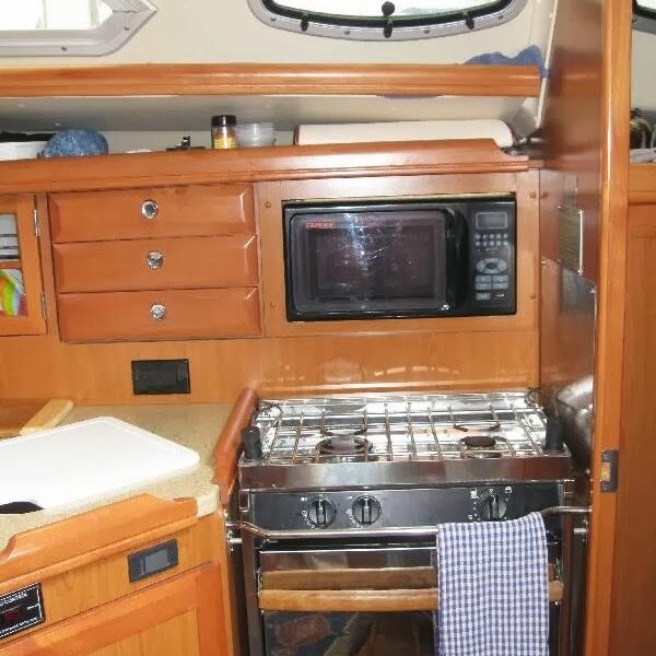 2008 Hunter 36